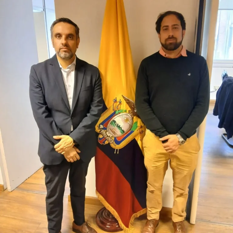 Reunión en el Consulado de Ecuador