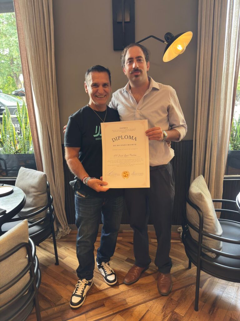 Diploma de reconocimiento a VGM