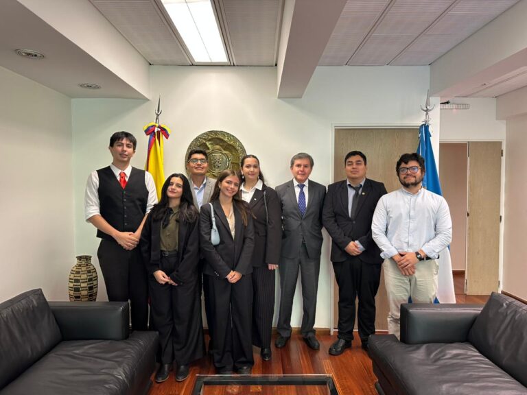 Reunión en la Embajada de Colombia